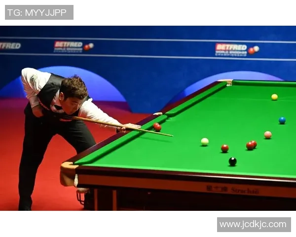 颜丙涛与马克威廉姆斯激战正酣谁能在斯诺克赛场上笑到最后 颜丙涛与马克威廉姆斯激战正酣谁能在斯诺克赛场上笑到最后