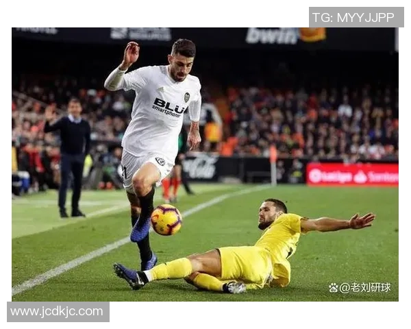 格拉纳达与巴伦西亚精彩对决视频直播全程回放及赛后分析